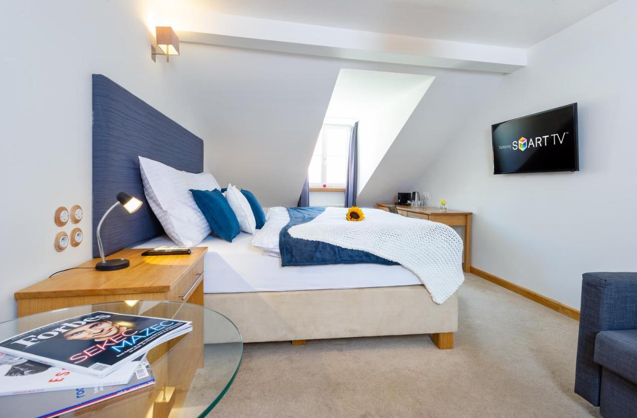 The Rooms Ceske Budejovice Exterior foto