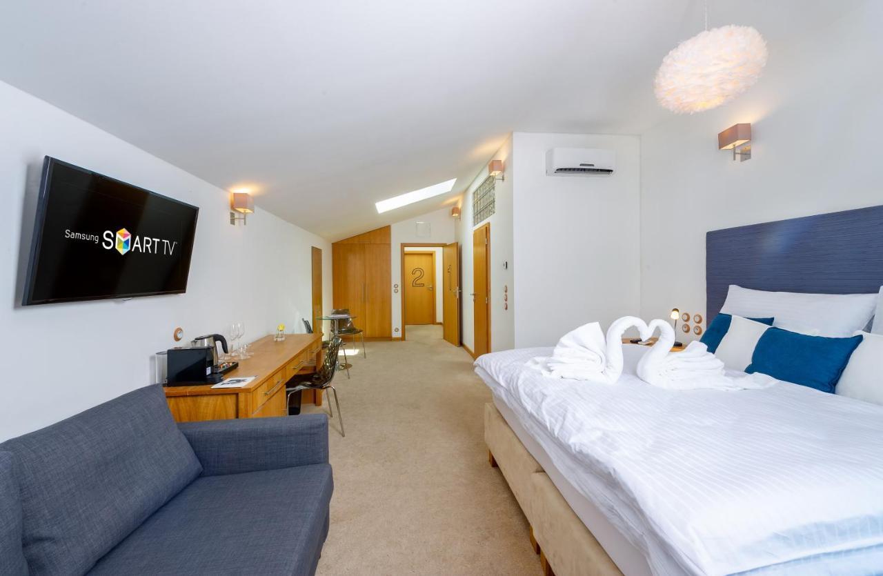 The Rooms Ceske Budejovice Exterior foto